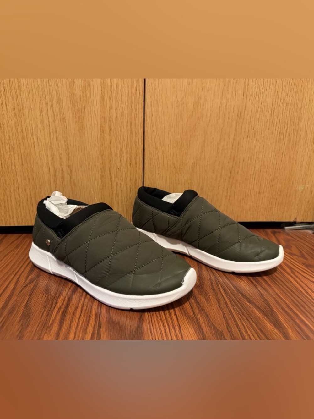 NEW London Fog Kelsie Quilted Slip On Sneakers Olive Green size 7.5